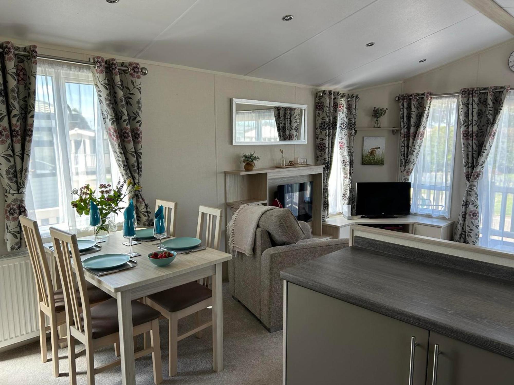 Hares Haven Pet Friendly Sleeps 6 Villa Kingston upon Hull Exterior photo